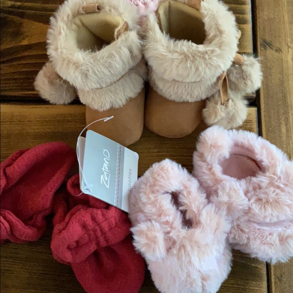 SOLD Infant slippers/booties